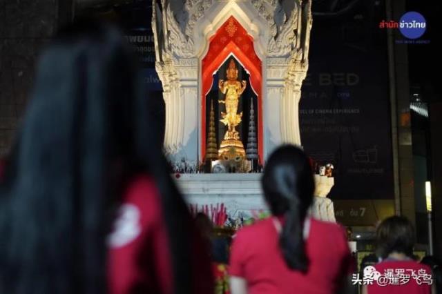 爱神爱神在哪里（泰国人大量聚集在曼谷爱神像）(6)