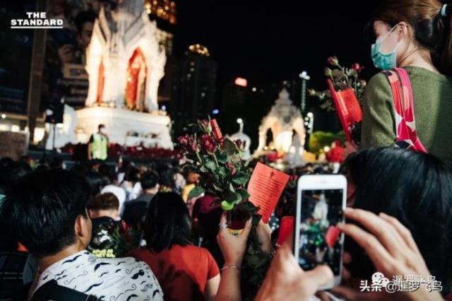 爱神爱神在哪里（泰国人大量聚集在曼谷爱神像）(8)