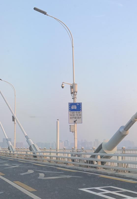 武汉二七长江大桥（武汉二七长江大桥上出现新标牌）(3)