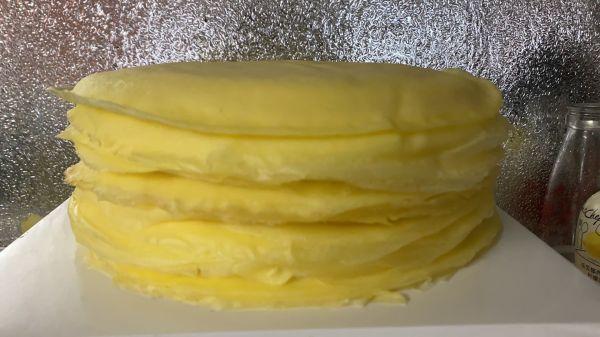 榴莲千层蛋糕的做法（早晨来一碗榴莲千层蛋糕）(1)