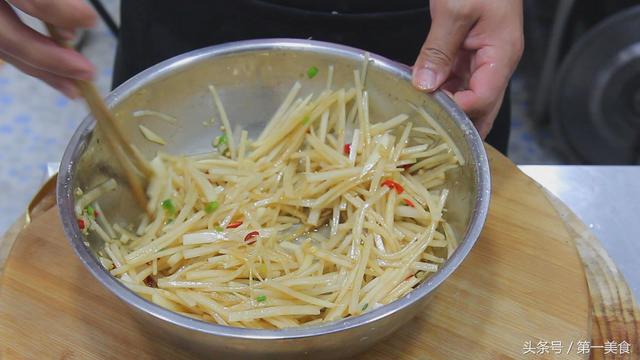 拌萝卜丝的做法（饭店的凉拌萝卜丝为啥拌的清脆好吃）(4)