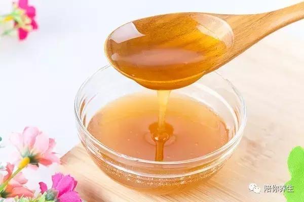 喝蜂蜜水的功效与作用（蜂蜜水什么时候喝好）(2)