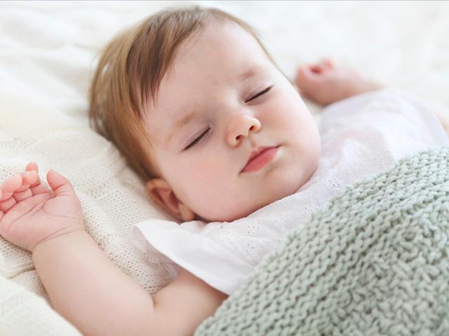 婴儿笑是因为什么（为什么婴儿睡着后会咧开嘴笑）(4)