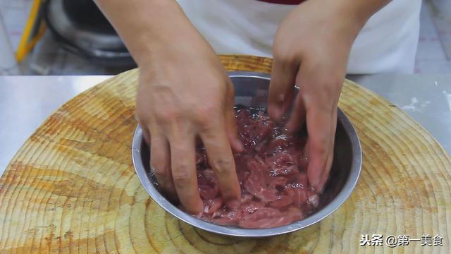 蚝油牛肉的做法（大厨教你做蚝油牛肉）(2)