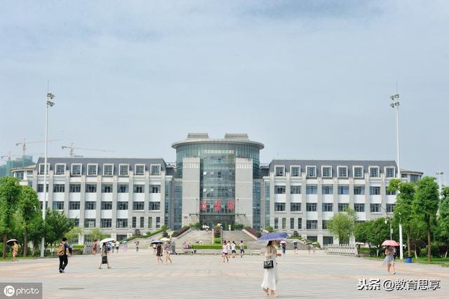 湖南第一师范学校（不是985 211大学2019年升省内一本）