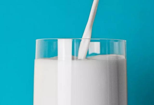 鲜牛奶和纯牛奶有什么区别（纯牛奶和鲜牛奶有啥区别）