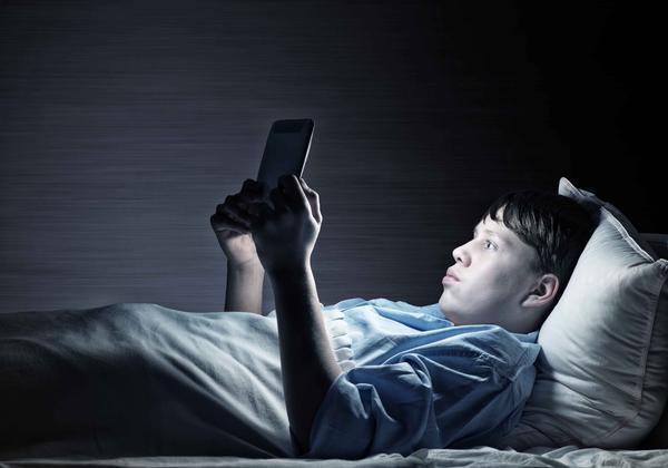 晚上失眠是什么原因（晚上睡不着或是这5个原因导致的）(3)