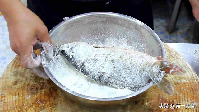 红烧鱼块怎么做好吃（厨师长教你做地道的红烧鱼）(2)