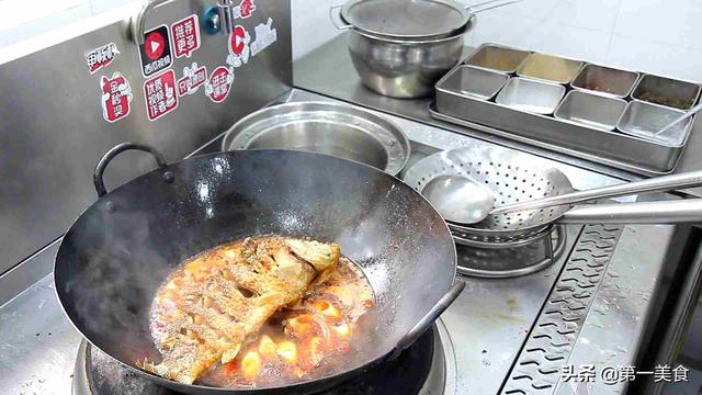 红烧鱼块怎么做好吃（厨师长教你做地道的红烧鱼）(7)