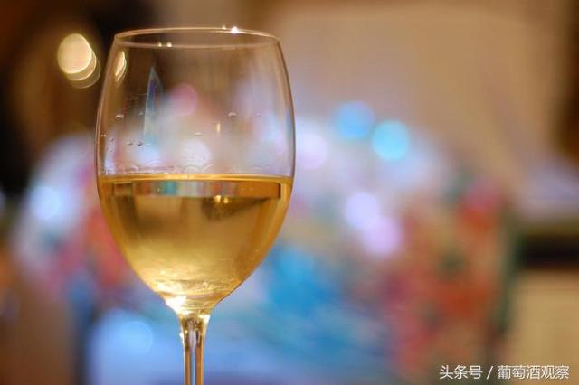 干白葡萄酒的功效（干白葡萄酒的健康功效有哪些）(1)