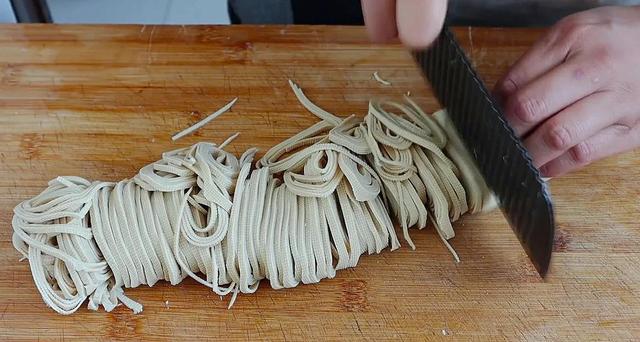砂锅米线的做法（砂锅米线怎样做才好吃）(5)