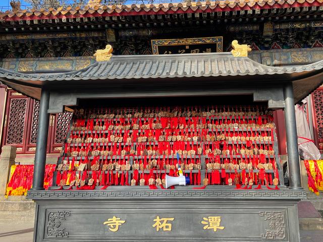 北京烧香祈福的地方（北京7大寺庙盘点冬日里的好去处）(1)