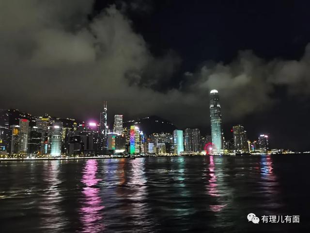 香港维多利亚港夜景（维多利亚港的夜景依旧美丽）