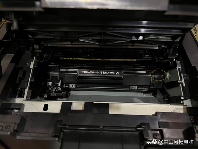 打印机加墨粉步骤（职场小白如何给惠普打印机加碳粉）(2)