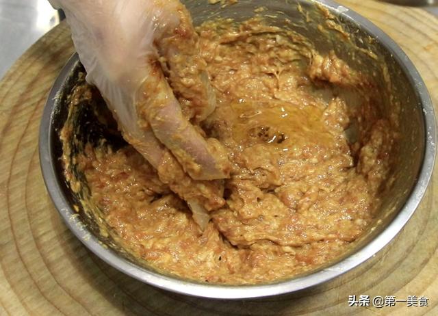 香菇饺子馅的做法（香菇肉酱饺子馅怎样做才好吃）(8)