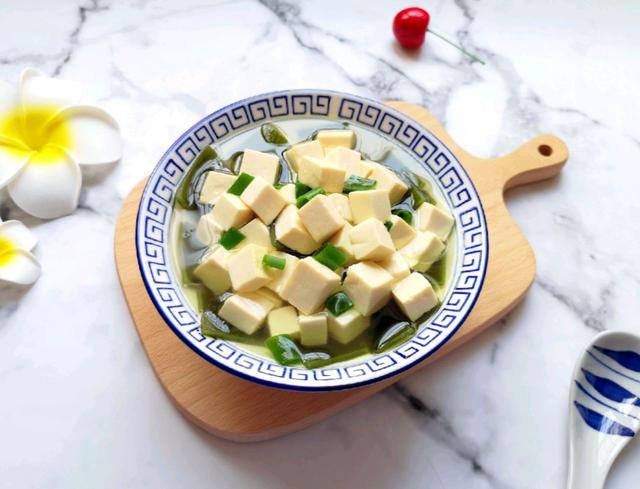 海带炖豆腐怎样做好吃（天冷要多喝汤海带豆腐快手汤）(3)