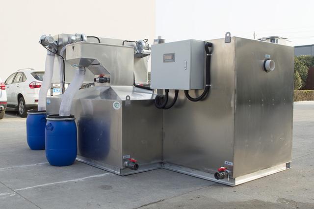 油水分离器怎么使用（如何安装调试厨房油水分离器设备）(1)