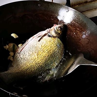 鳊鱼怎么做好吃（配着这盘红烧鳊鱼）(2)