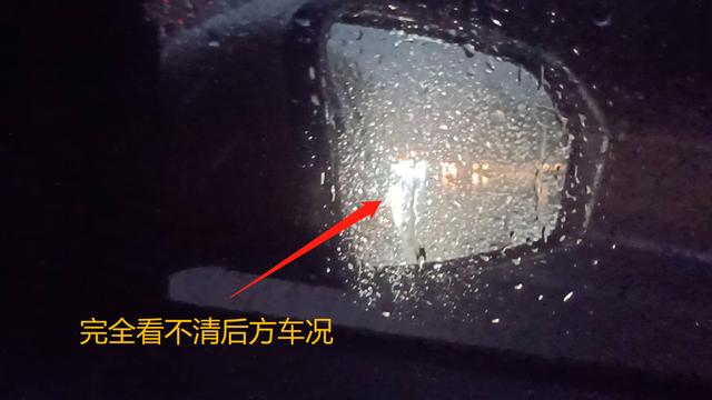 后视镜不沾雨水的方法（雨天开车如何防止后视镜挂满水珠）(3)