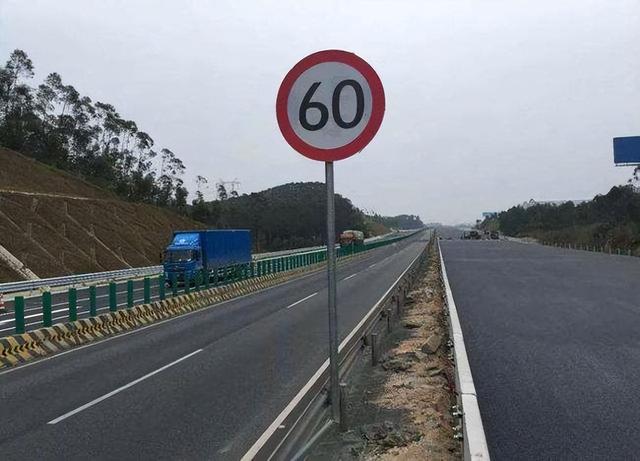 红绿灯开60算超速吗（限速60公里行驶速度多少算超速）(3)