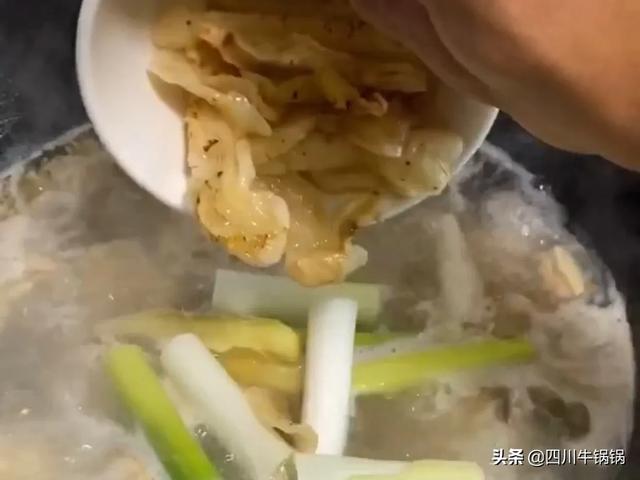 天麻炖鸡汤的做法（秘制天麻炖土鸡汤鲜肉香）(15)