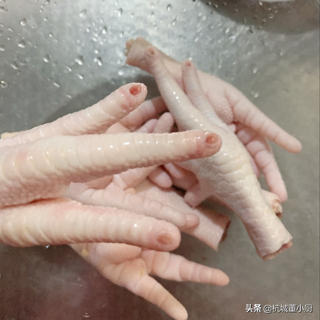 炖鸡爪子家常做法（千夜豆腐炖鸡爪子）(6)