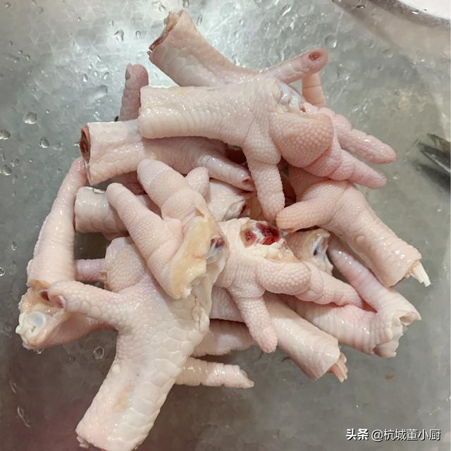 炖鸡爪子家常做法（千夜豆腐炖鸡爪子）(7)
