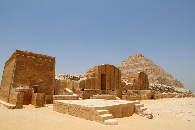 埃及金字塔有多高（探访古埃及第一座金字塔）(1)