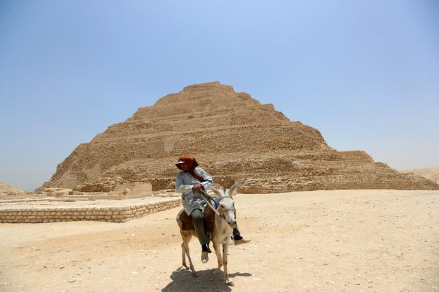 埃及金字塔有多高（探访古埃及第一座金字塔）(4)