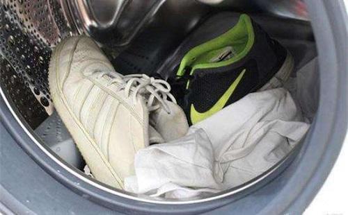 洗衣机洗鞋子可以吗（洗衣机还能洗鞋）(6)