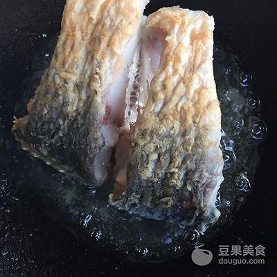 石锅鱼的做法和配方（石锅鱼的做法）(2)
