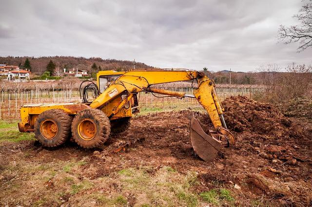 开挖掘机需要什么证（驾驶挖掘机需要具备什么条件）(4)