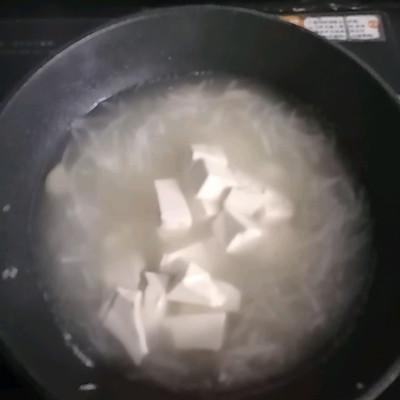 萝卜豆腐汤的做法（简单快手又下饭的白萝卜豆腐汤吃起来那叫一个香）(3)