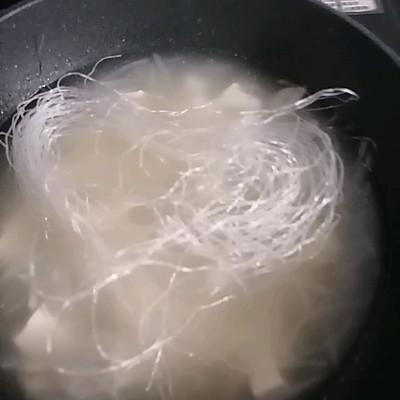 萝卜豆腐汤的做法（简单快手又下饭的白萝卜豆腐汤吃起来那叫一个香）(4)