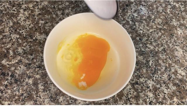鸡蛋羹水和鸡蛋的比例（蒸鸡蛋羹的正确方法）(3)