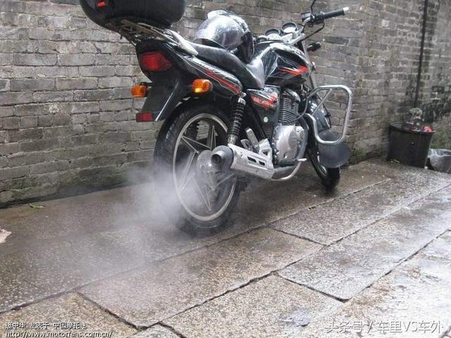 摩托车冒白烟是什么原因（摩托车发动时冒白烟）(2)