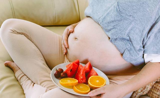 孕妇可以吃金桔吗（怀孕吃水果这三种比肉还容易长胖）(7)