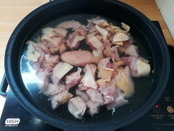 红菇煲汤做法大全（春天来一碗红菇煲鸡汤）(3)