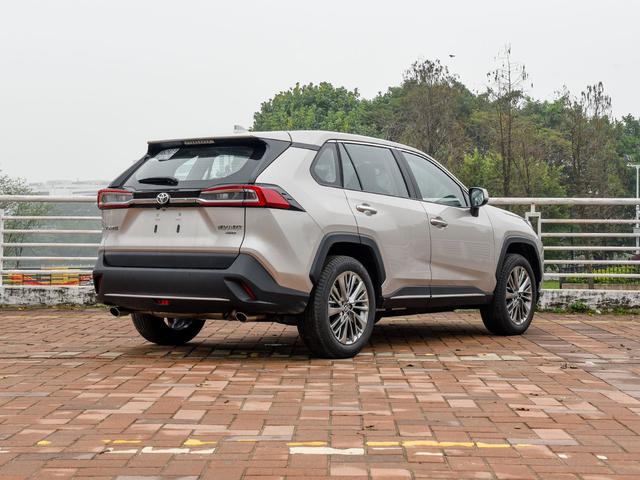 丰田suv20万左右（20万经济实用的SUV丰田威兰达是你绕不开的选择）(4)