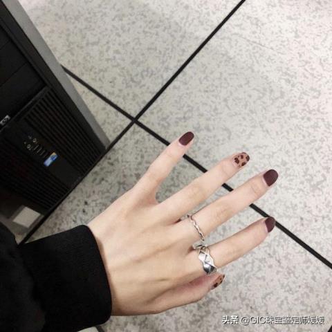 各个手指戴戒指的含义（戒指戴在不同的手指都有独特意义）(7)