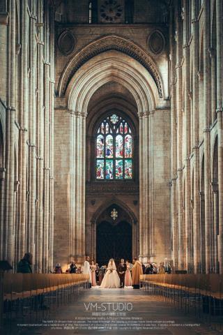 教堂式婚礼，英国教堂婚礼是如何做到传统又浪漫的(1)