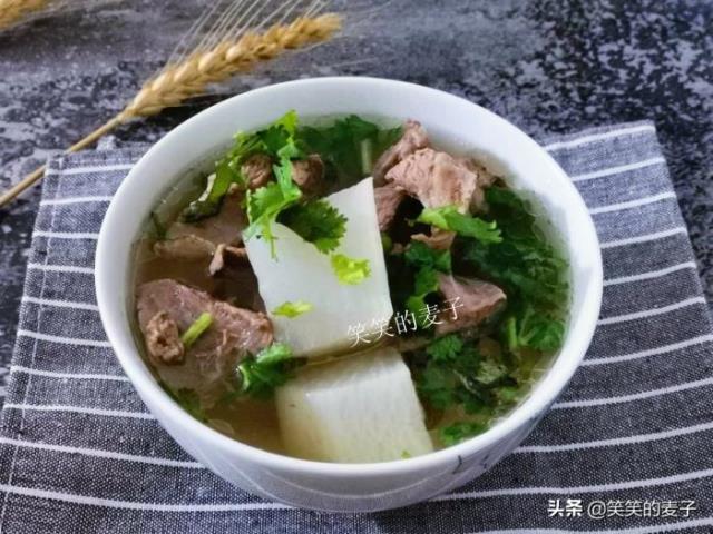 炖羊肉放什么调料最佳（炖出的羊肉不膻不腥）