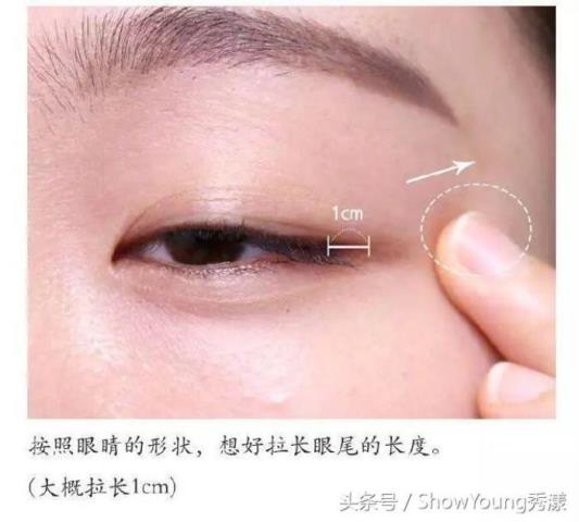 美宝莲眼线膏的画法（如何用眼线膏画出超美的眼线）(6)