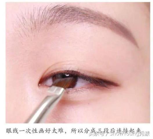 美宝莲眼线膏的画法（如何用眼线膏画出超美的眼线）(10)