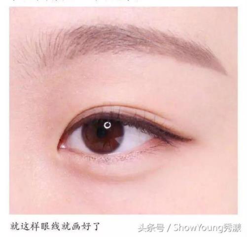 美宝莲眼线膏的画法（如何用眼线膏画出超美的眼线）(14)