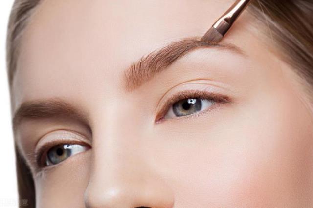 眉毛稀少是什么原因（眉毛稀疏和什么有关）(5)