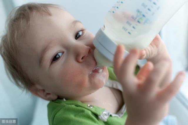 婴儿不喝奶瓶有妙招（宝宝不吃奶瓶怎么办）(3)