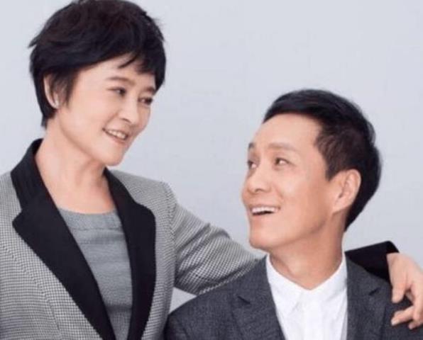 冯远征第一任妻子（56岁冯远征和64岁妻子近照）(5)