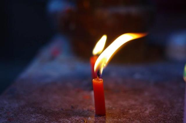 关于蜡烛的诗句（10首经典蜡烛古诗词名句）(1)