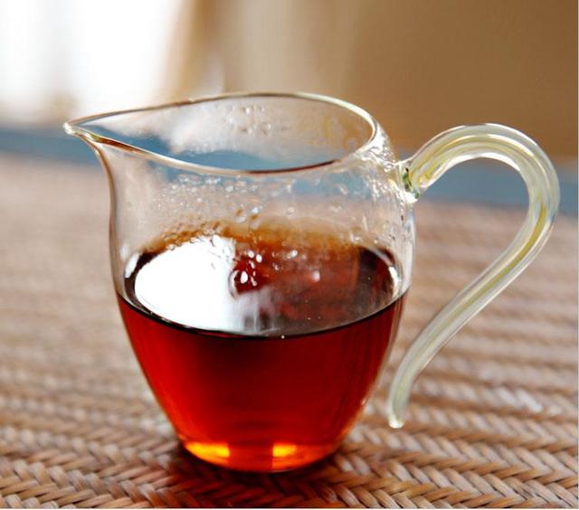 普洱生茶和熟茶到底区别在哪里？是生茶好喝还是熟茶好喝？(1)